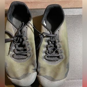 Mens 7.5 Merrill Barefoot shoes